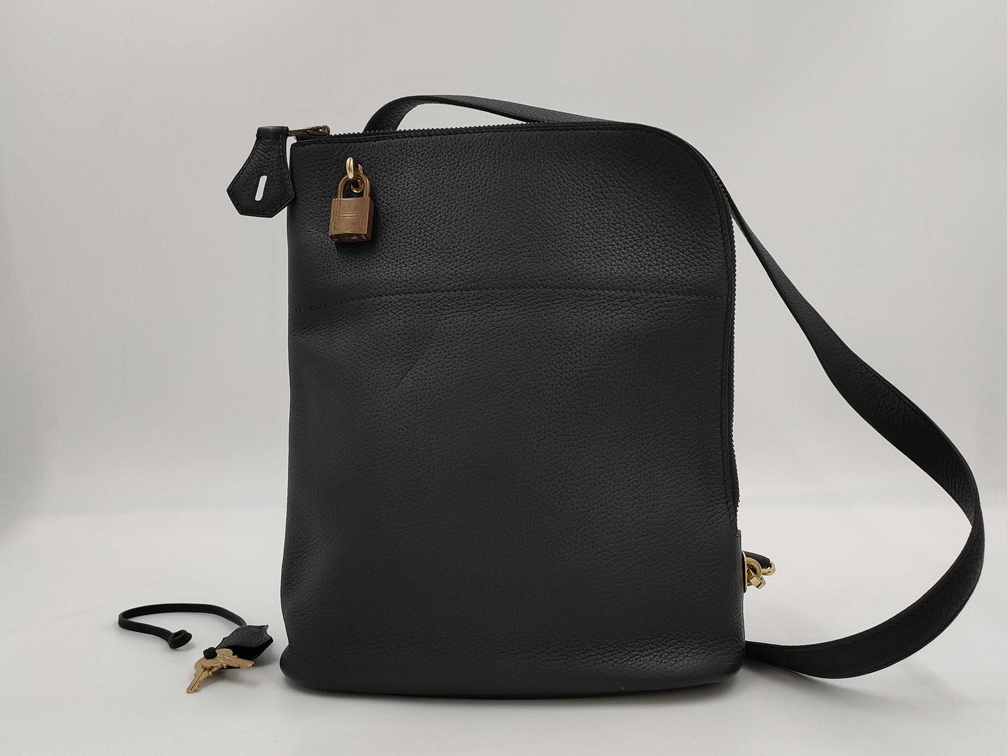 HERMES Taurillon Clemence Movie Homme One-Shoulder Bag, Black, with Padlock, Two Keys, and Cloche, 〇Z Stamp, 1996