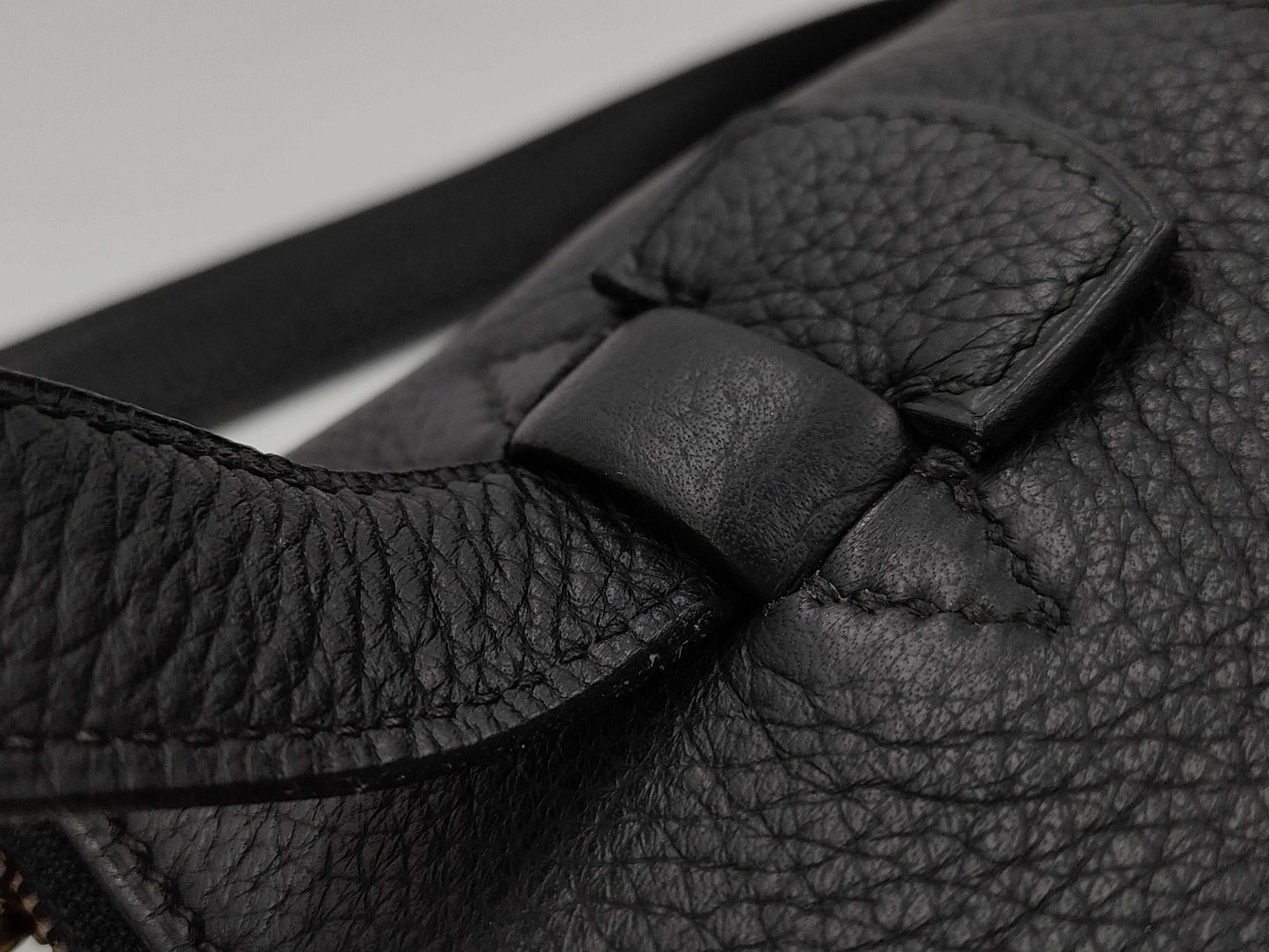 HERMES Taurillon Clemence Movie Homme One-Shoulder Bag, Black, with Padlock, Two Keys, and Cloche, 〇Z Stamp, 1996