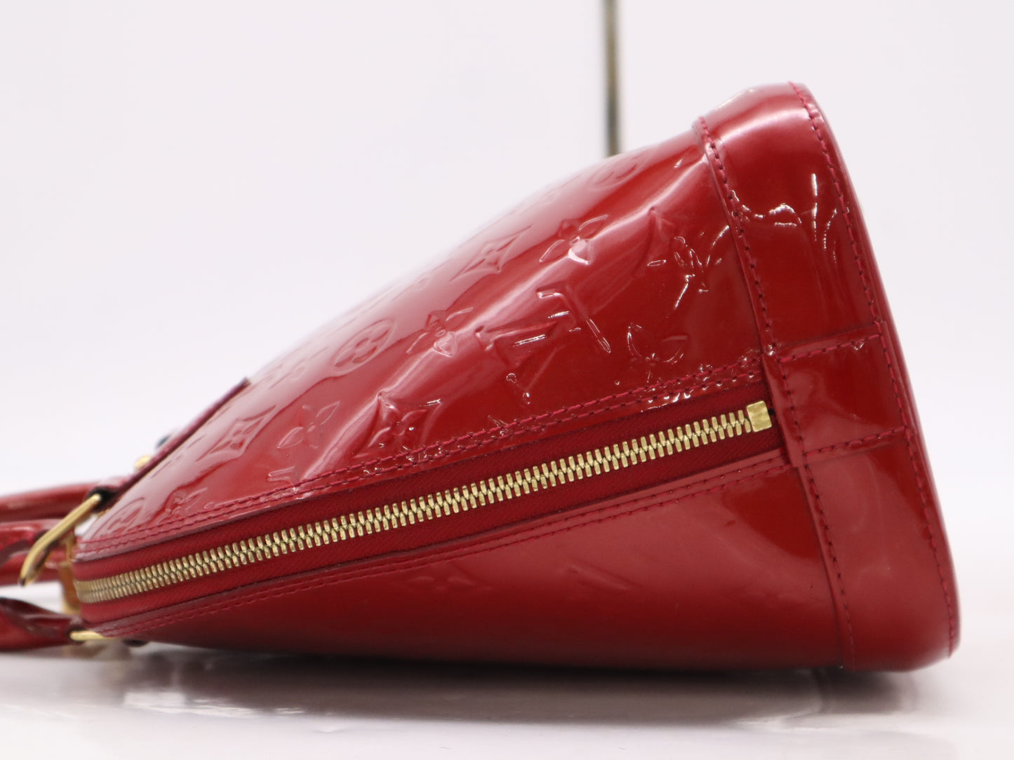 LOUIS VUITTON M91770 Vernis Alma PM Rose Indien Handbag with Cadena, 2 Keys, and Cloche