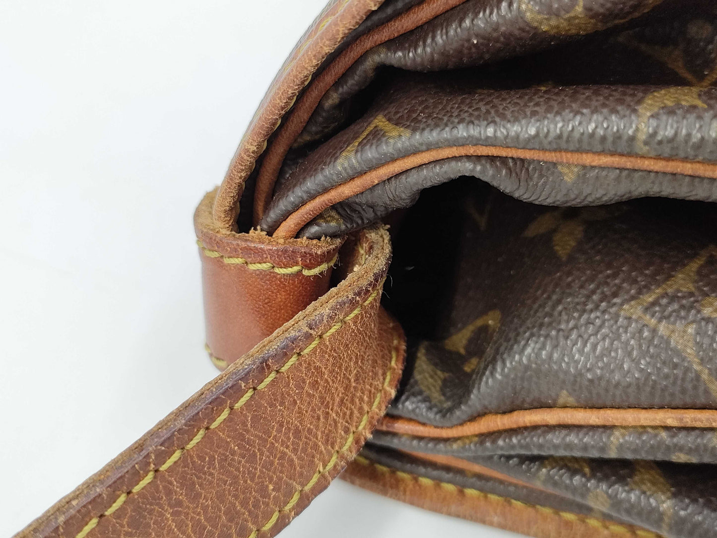 LOUIS VUITTON LOUIS VUITTON Vuitton Monogram Saumur AR0960 Shoulder Bag