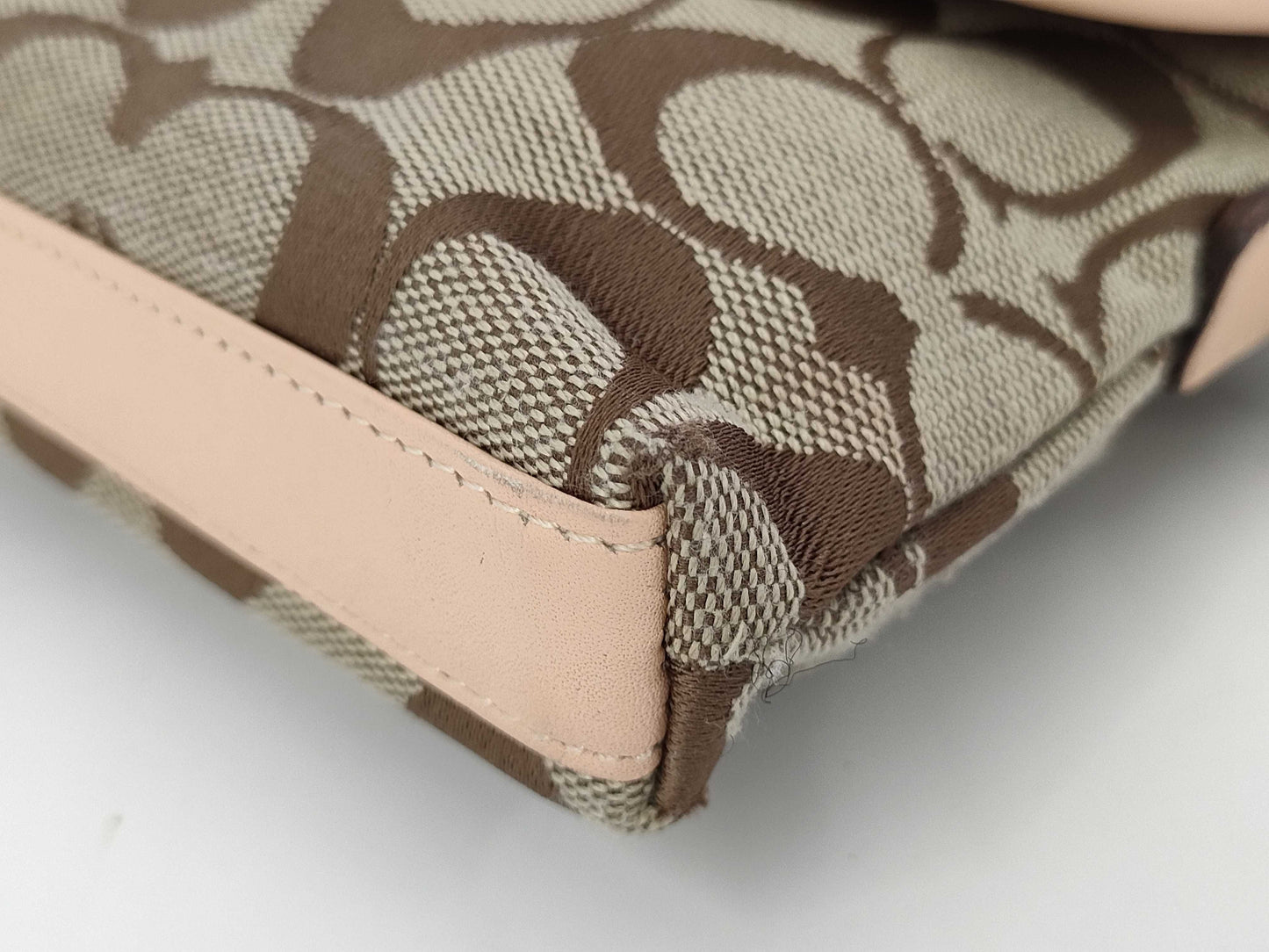 COACH Signature Shoulder Bag/Handbag