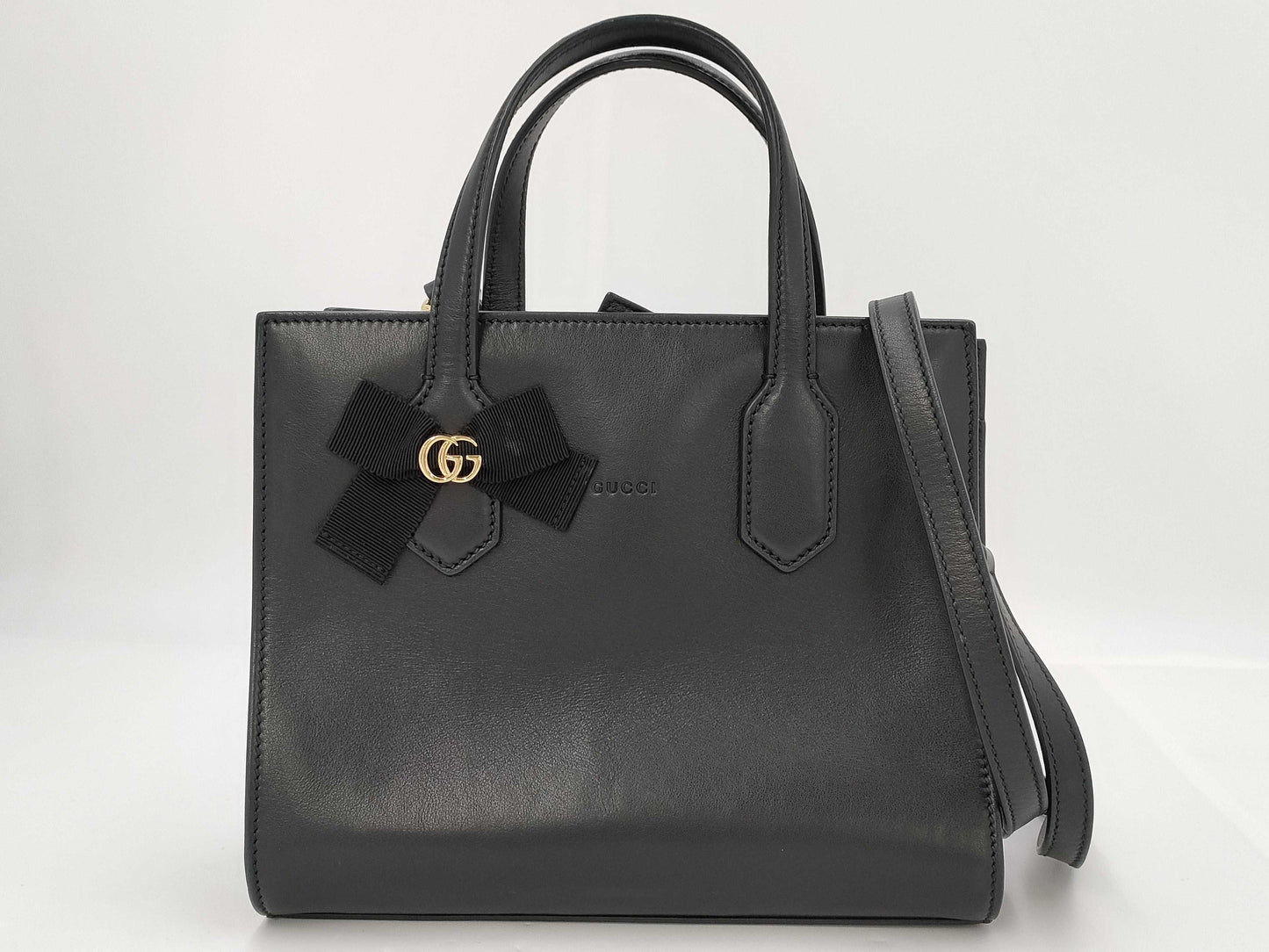 GUCCI GG Marmont Leather Handbag in Black