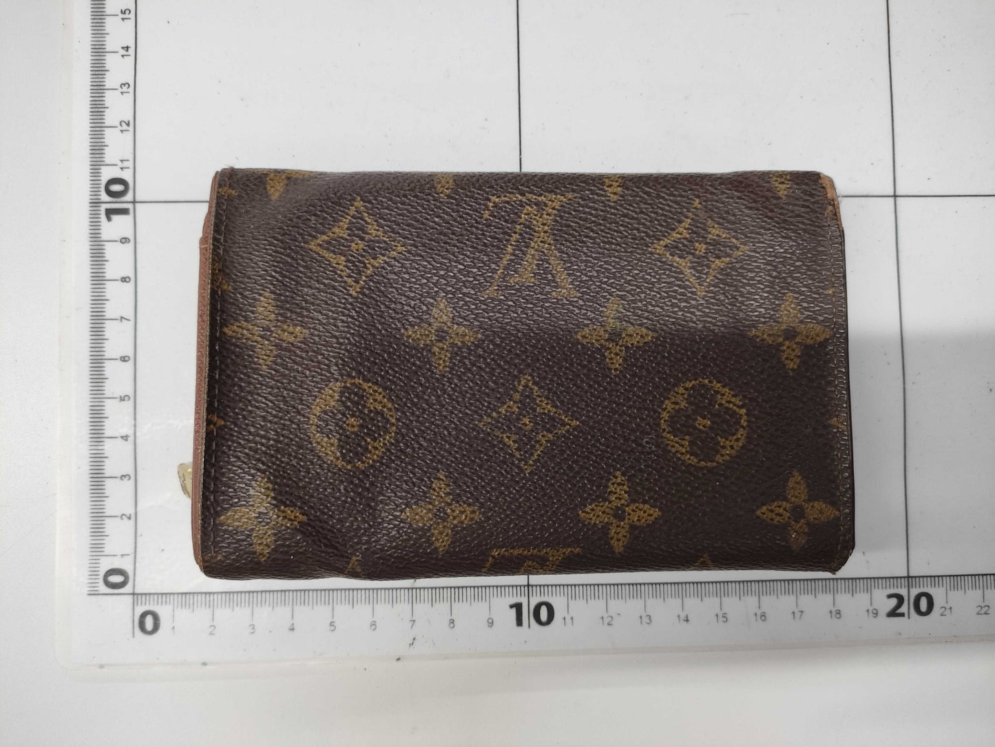LOUIS VUITTON Monogram Bifold Wallet