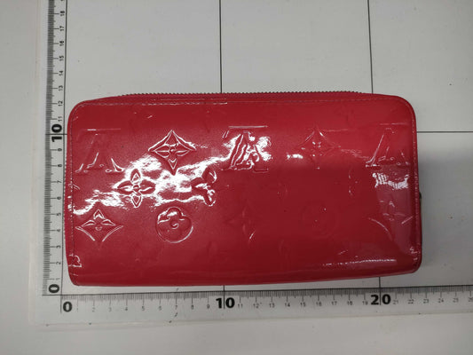 LOUIS VUITTON Vernis Zippy Wallet