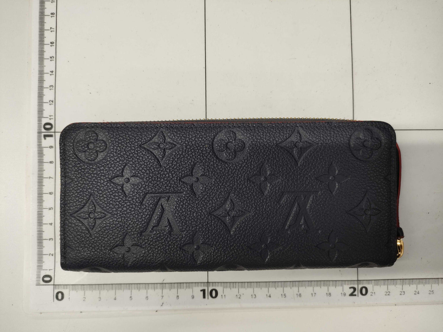 LOUIS VUITTON Monogram Empreinte Zippy Wallet