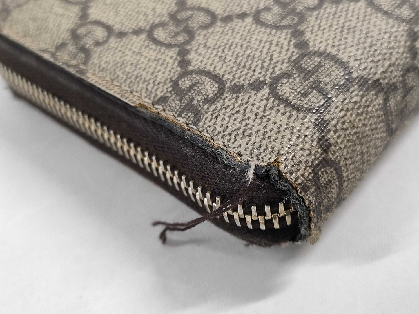 GUCCI GG Supreme 212110 Zippy Wallet