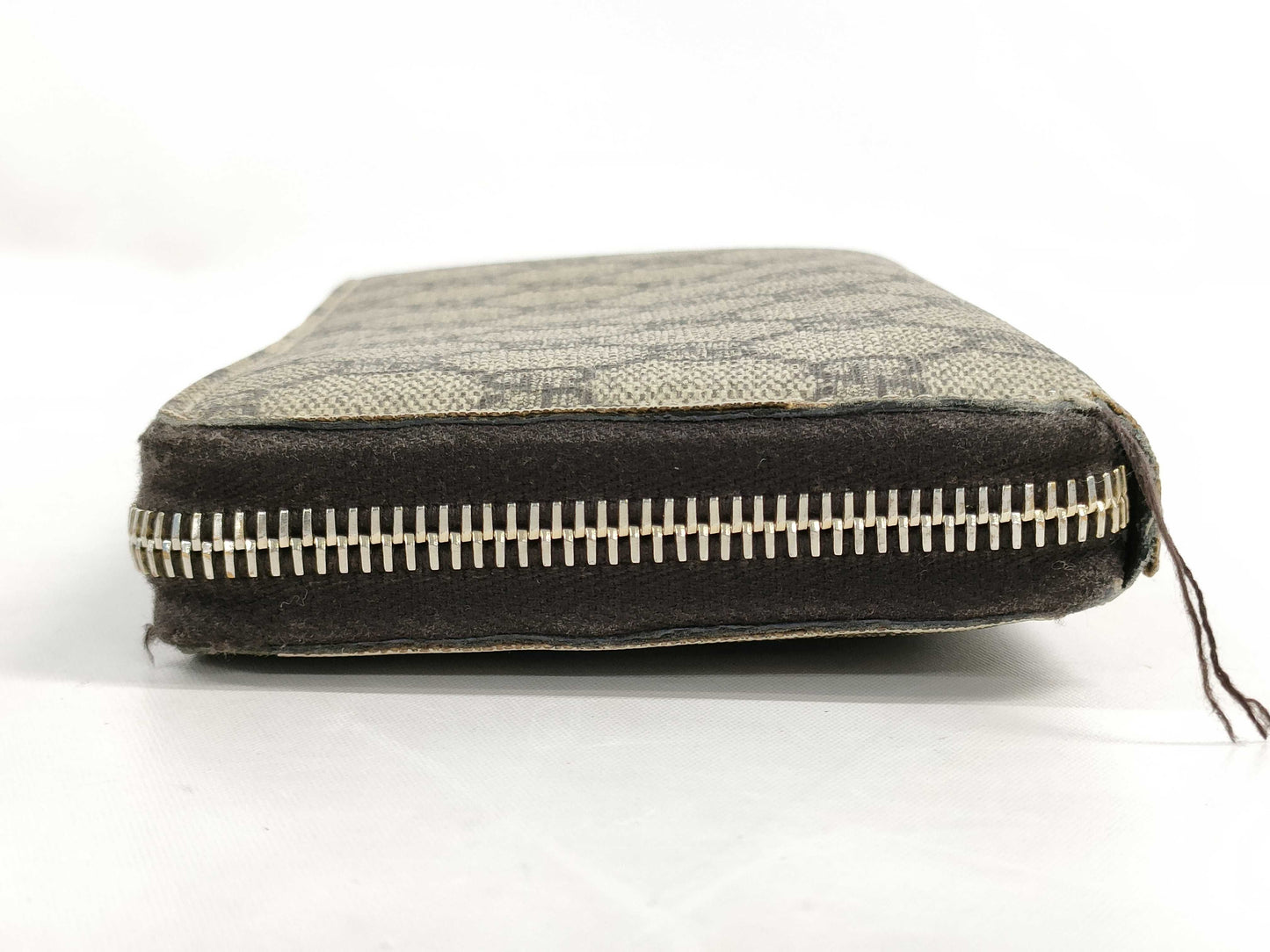 GUCCI GG Supreme 212110 Zippy Wallet