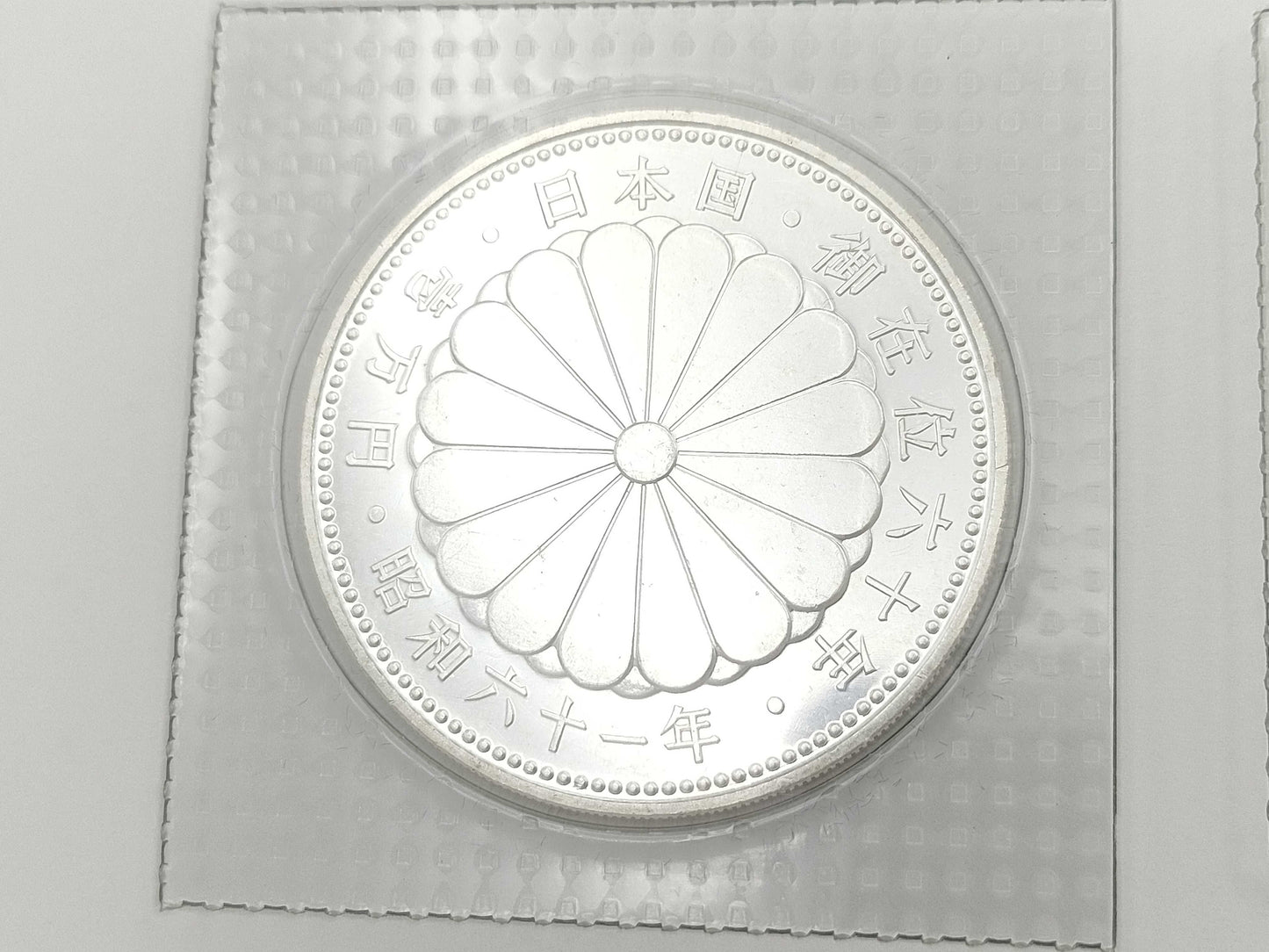100,000 Yen Gold Coin, K24, 20.0g / 10,000 Yen and 500 Yen Coins, Other Small Items