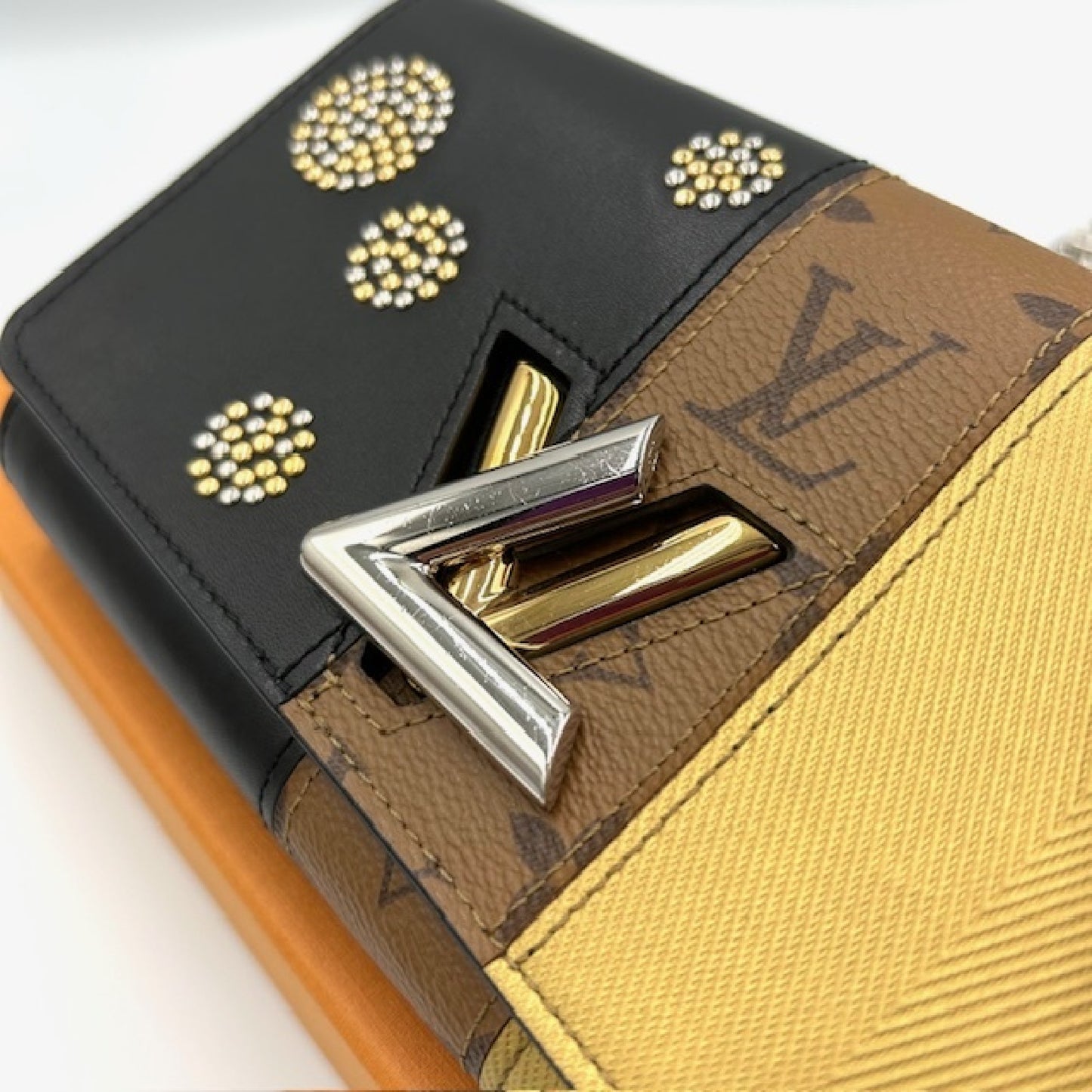LOUIS VUITTON Reverse Twist MM Chain Wallet M54600 Shoulder Bag