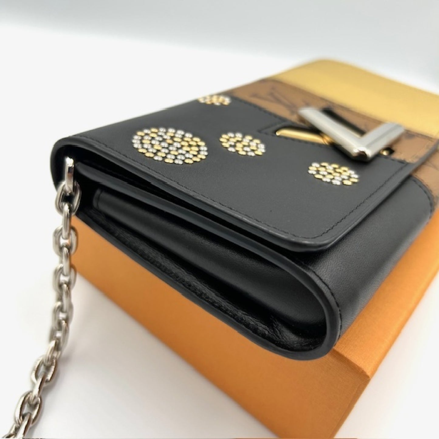 LOUIS VUITTON Reverse Twist MM Chain Wallet M54600 Shoulder Bag