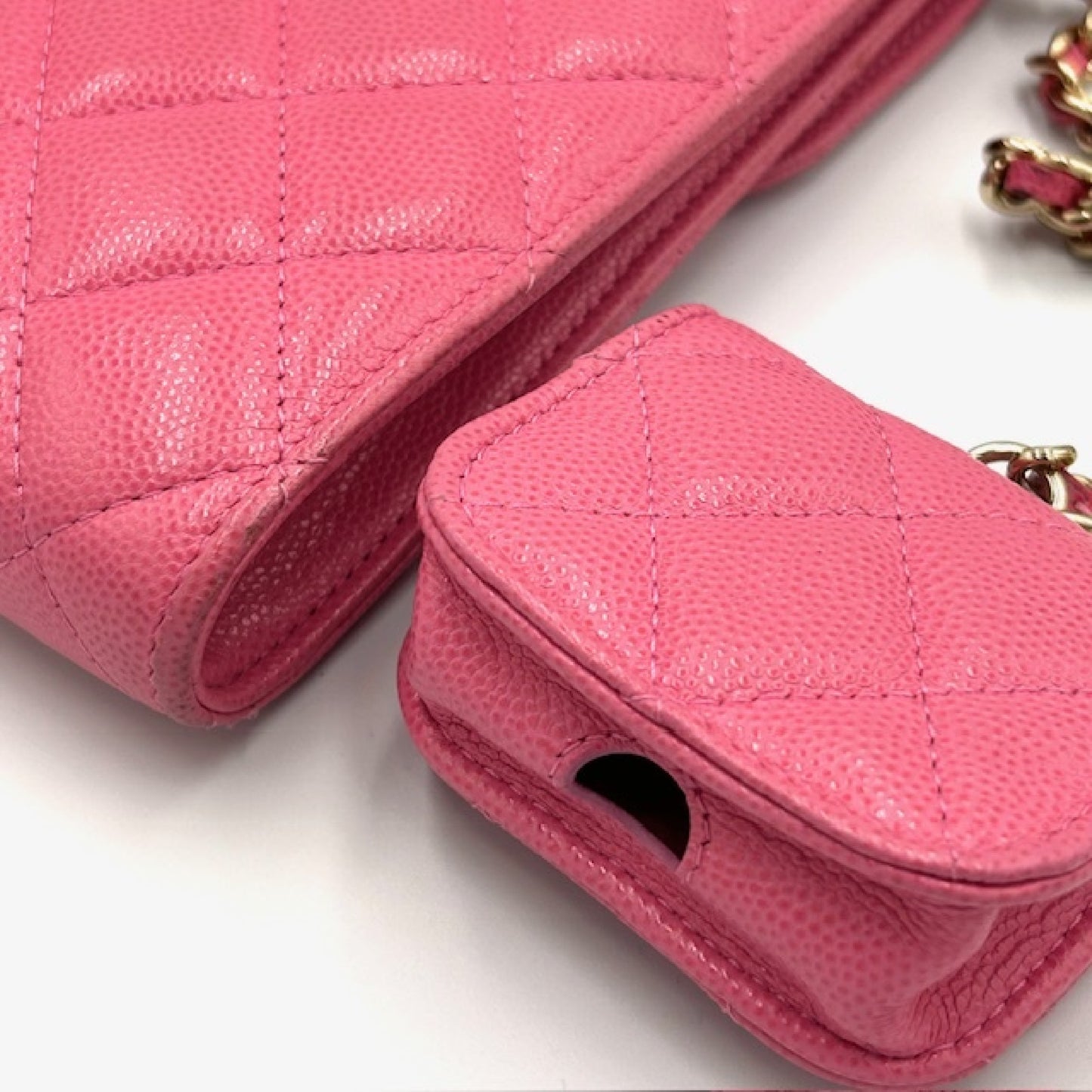 CHANEL Caviar Skin Smartphone Shoulder Bag AP2033