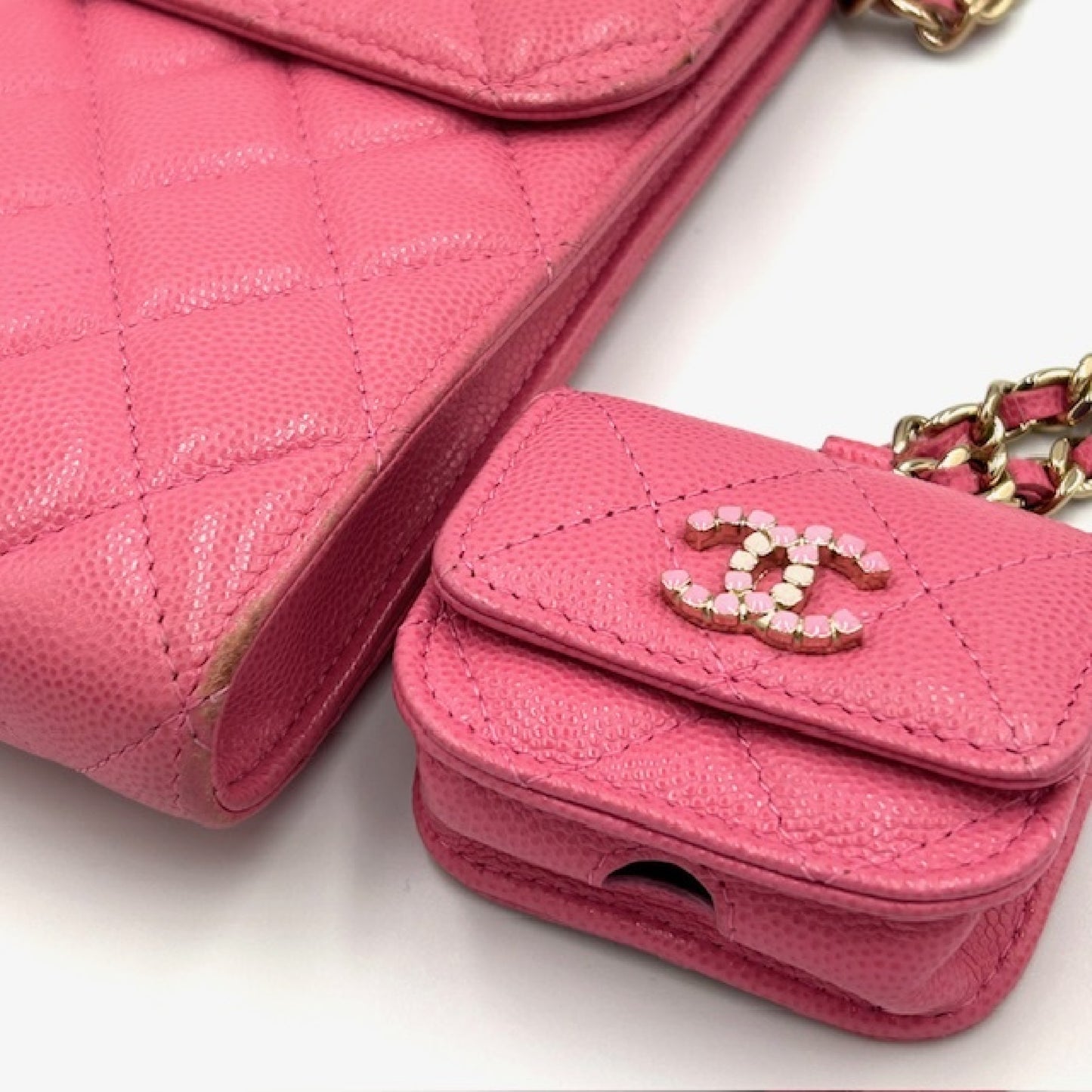 CHANEL Caviar Skin Smartphone Shoulder Bag AP2033