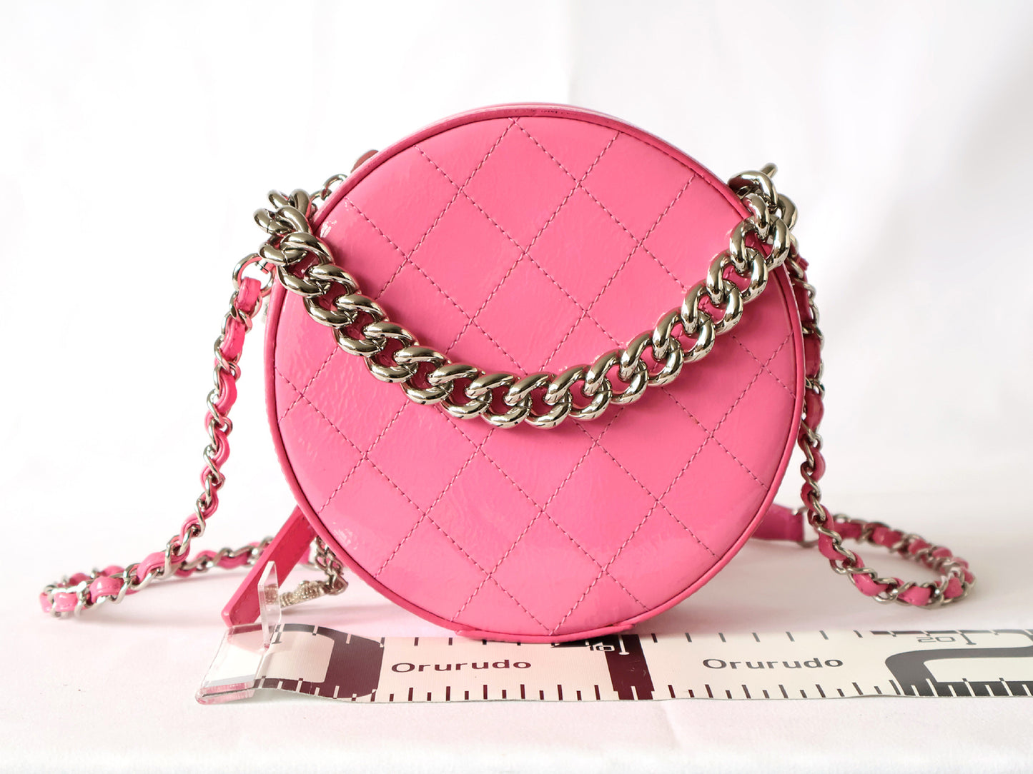 CHANEL Seal 26 Series Enamel Round Chain Shoulder Bag Pink
