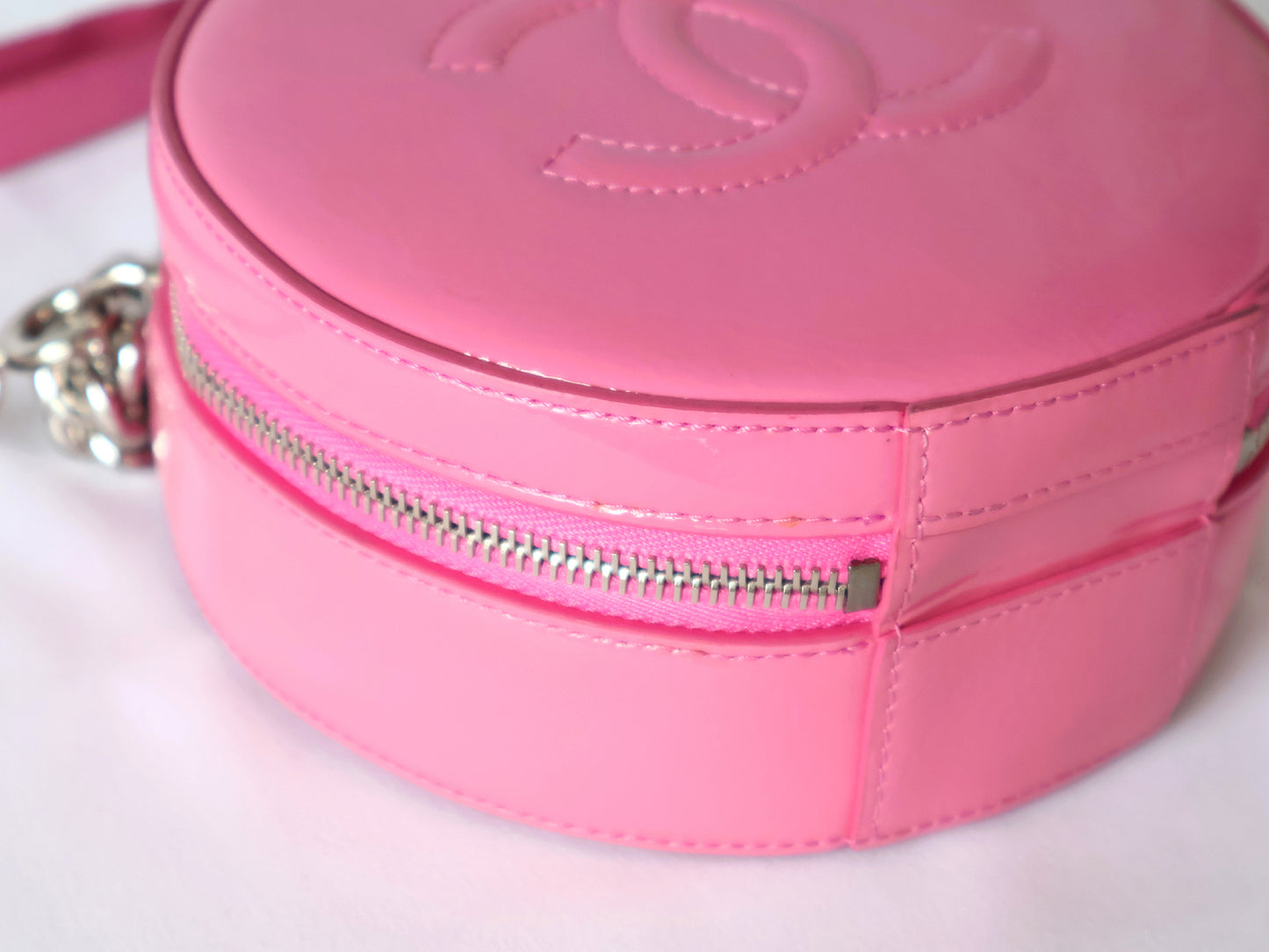 CHANEL Seal 26 Series Enamel Round Chain Shoulder Bag Pink