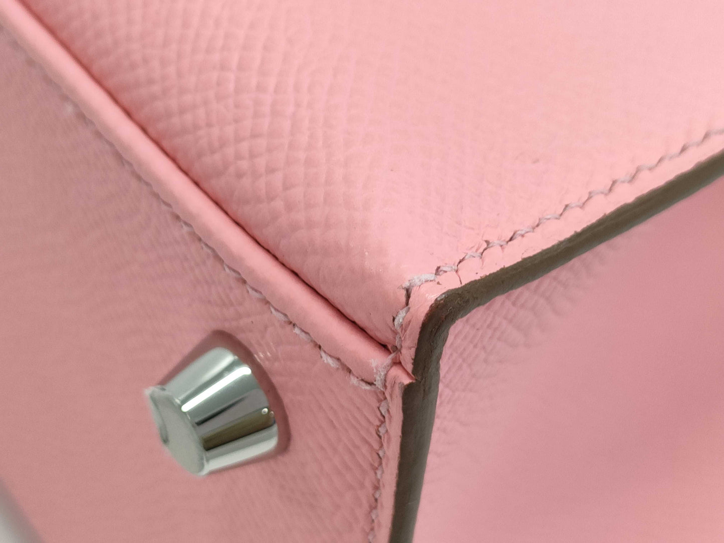 HERMES Kelly 25 handbag with rose confetti on the outside, Epson logo, silver hardware, K stamp.