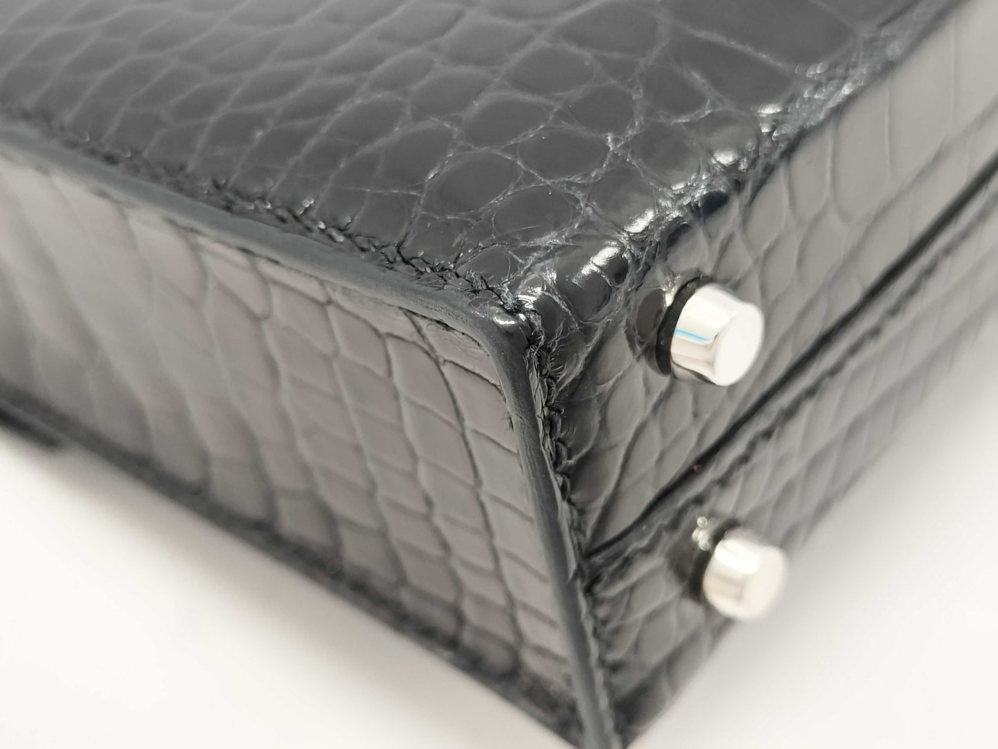 HERMES Vert Chain Mini Handbag in Black Alligator Shine with Silver Hardware and C Stamp