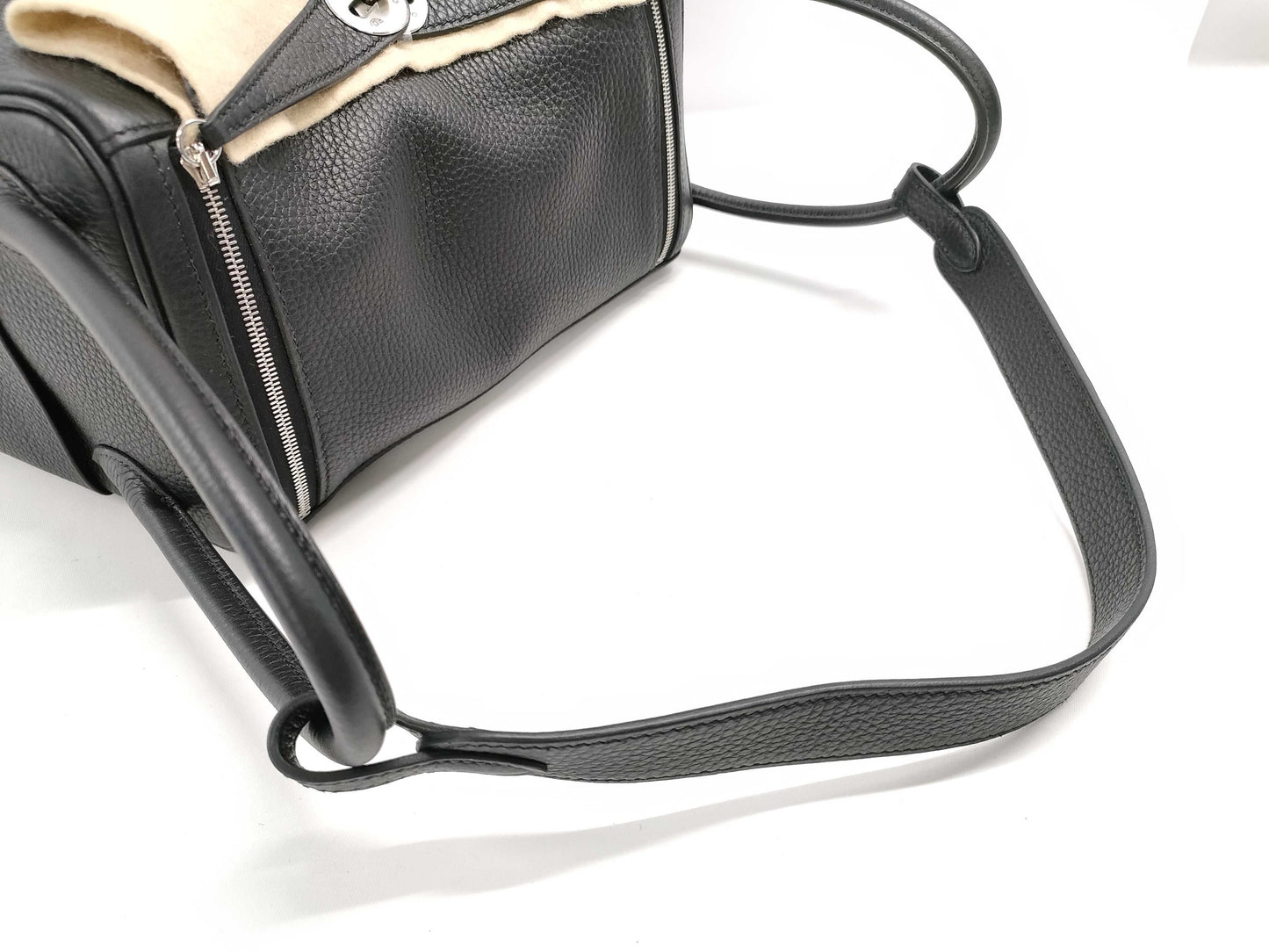 HERMES Lindy 26 Black Taurillon Clemence Leather Handbag with Silver Hardware and Double Stamp