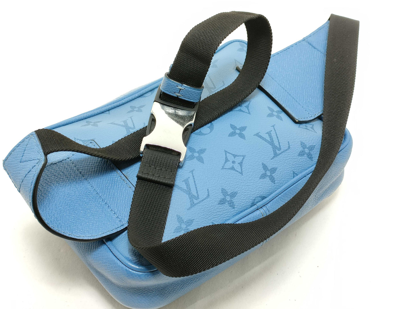 LOUIS VUITTON Taiga Rama Bum Bag Outdoor Lagoon Blue M30459 FO5220 Waist Bag