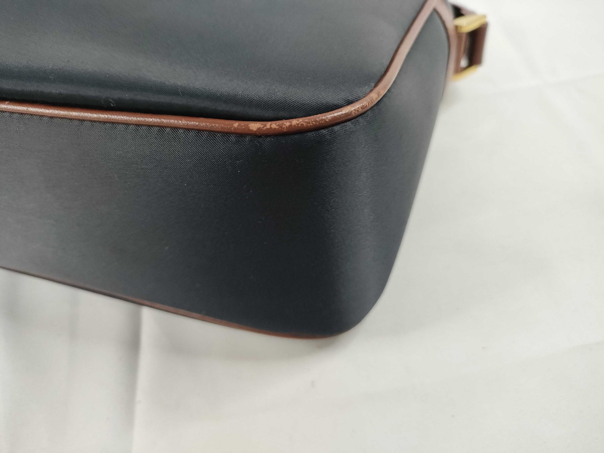 Yves Saint Laurent Y logo shoulder bag in navy and brown