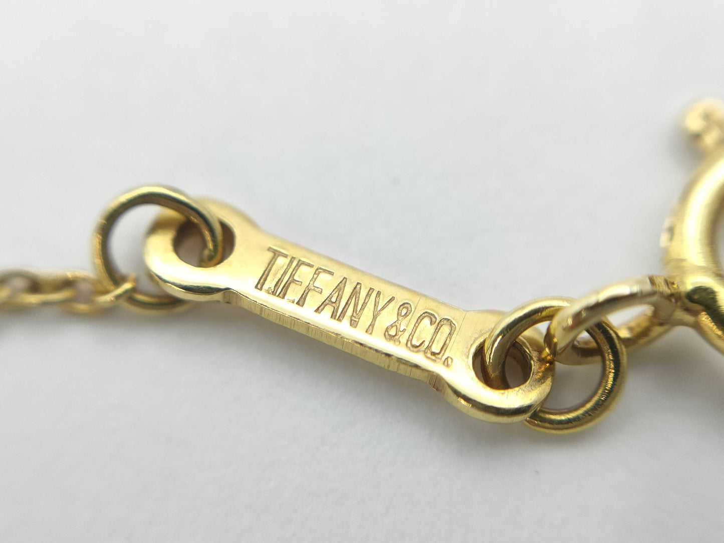 Tiffany & Co. Open Teardrop Necklace in Yellow Gold 750, 2.2g