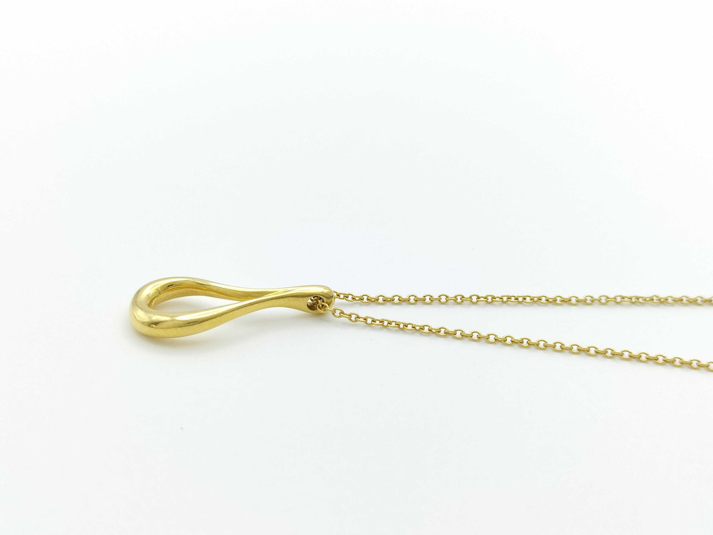 Tiffany & Co. Open Teardrop Necklace in Yellow Gold 750, 2.2g