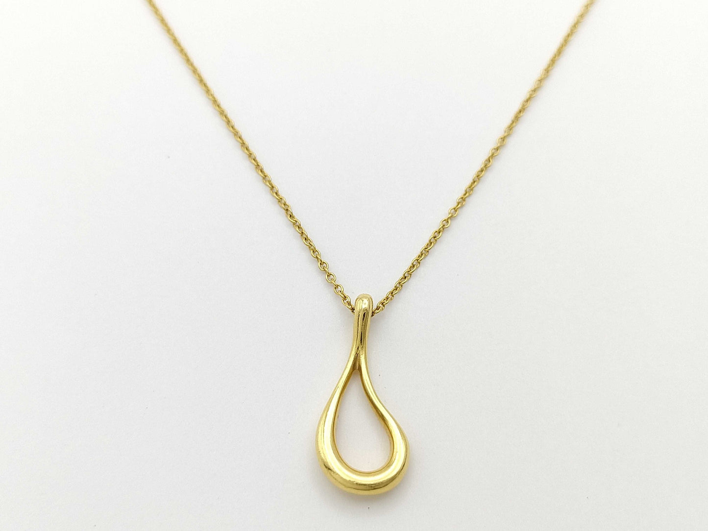 Tiffany & Co. Open Teardrop Necklace in Yellow Gold 750, 2.2g