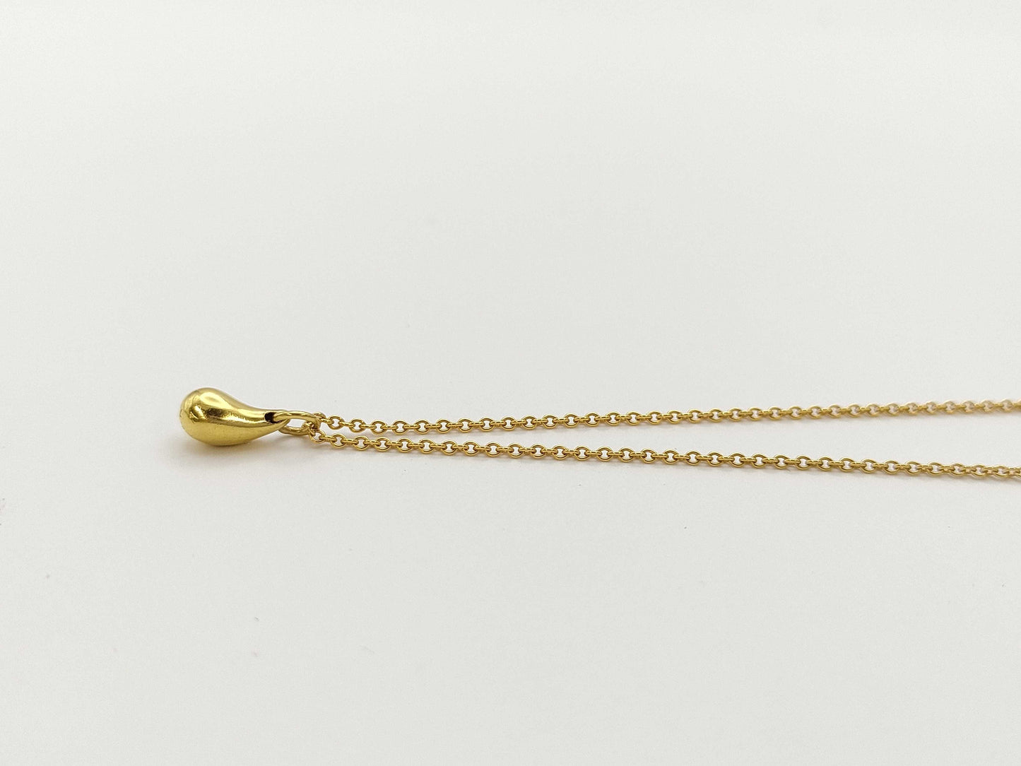 Tiffany & Co. Teardrop 18K 2.4g Necklace