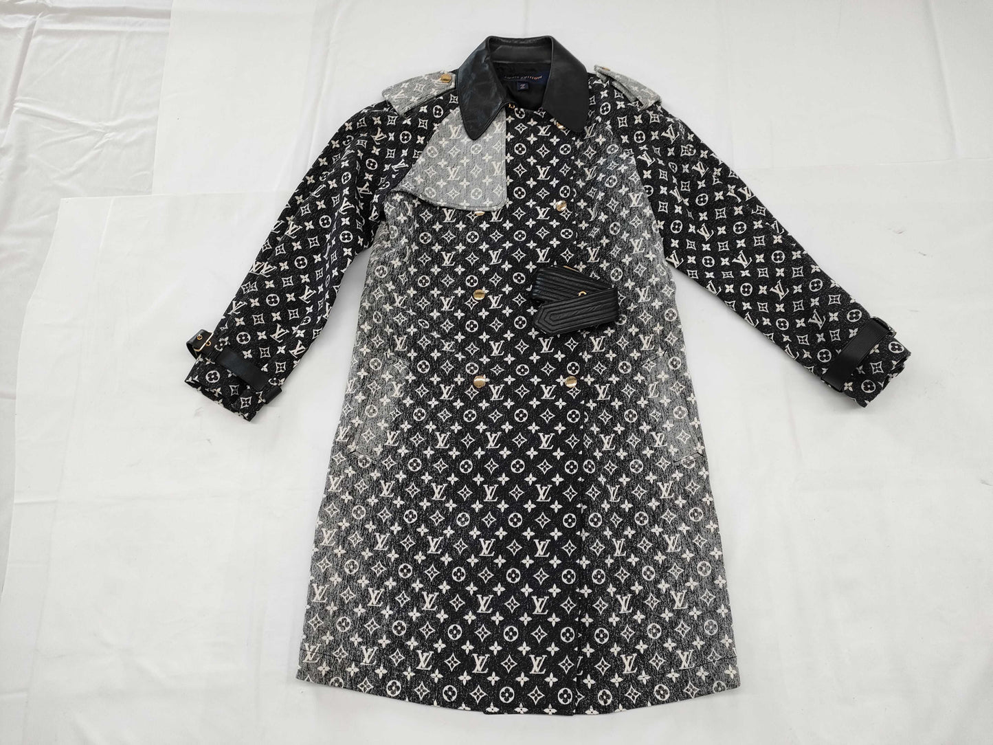 LOUIS VUITTON denim trench coat size 38 coat