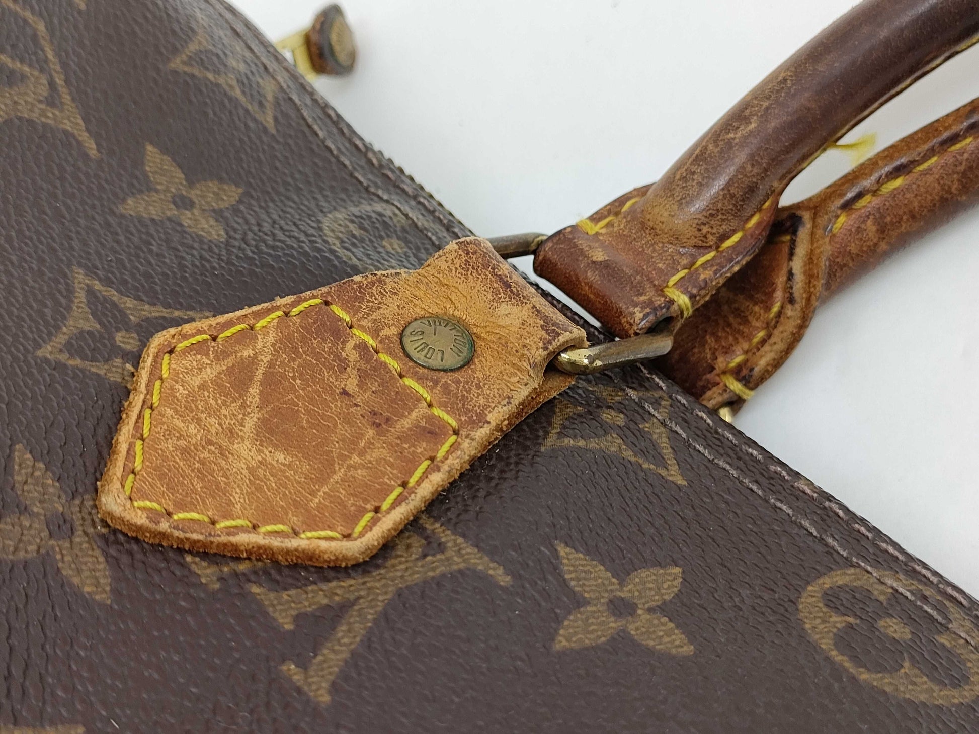 LOUIS VUITTON Monogram Louis Vuitton Speedy Handbag