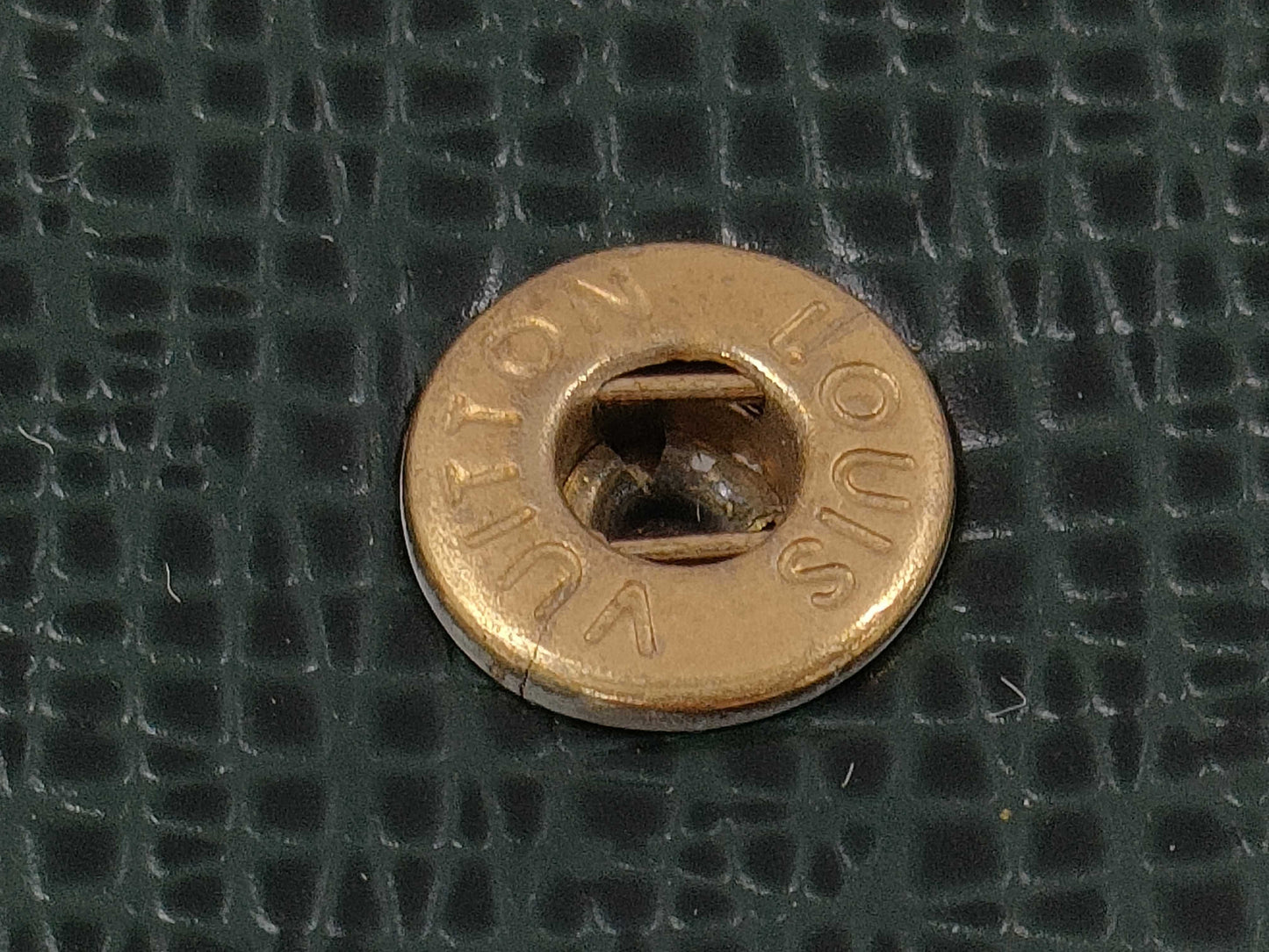 LOUIS VUITTON Taiga Multicle 4 MI1924 Key Case/Key Holder