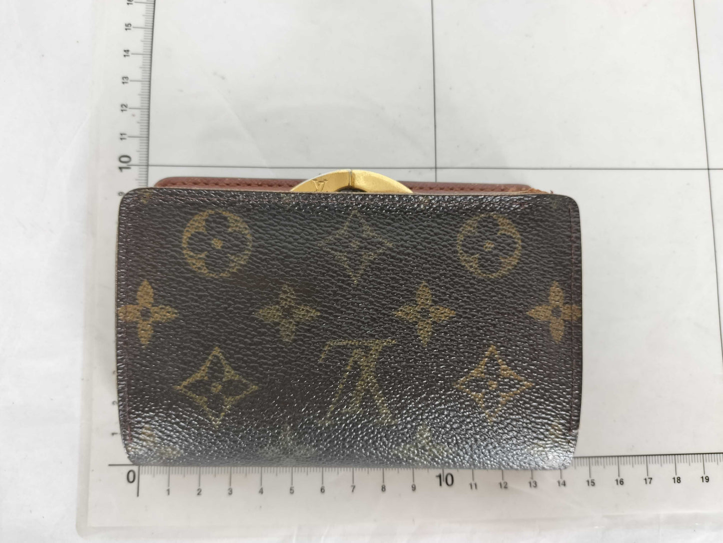 LOUIS VUITTON LOUIS VUITTON Monogram Louis Vuitton Wallet
