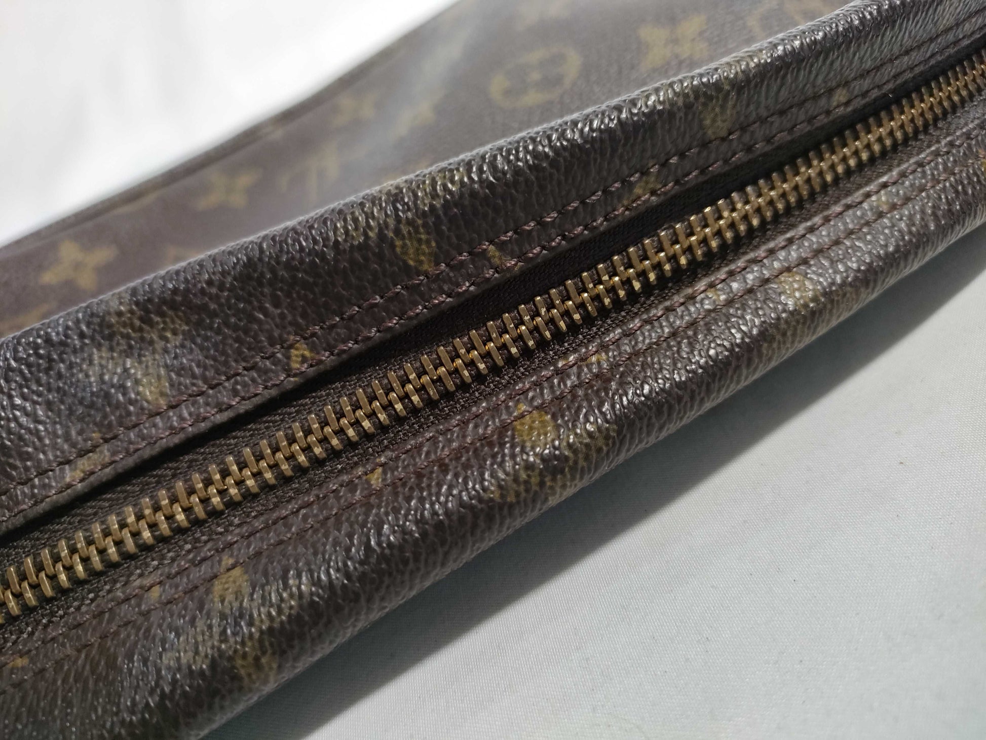 LOUIS VUITTON Monogram Louis Vuitton Second Bag