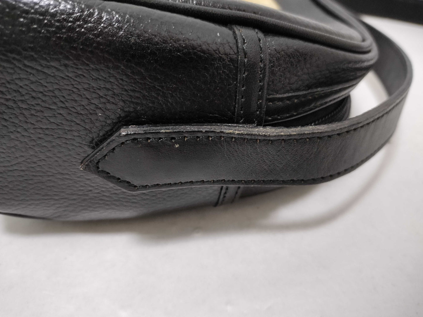 Yves Saint Laurent Yves Saint Laurent Shoulder Bag Leather Black Shoulder Bag