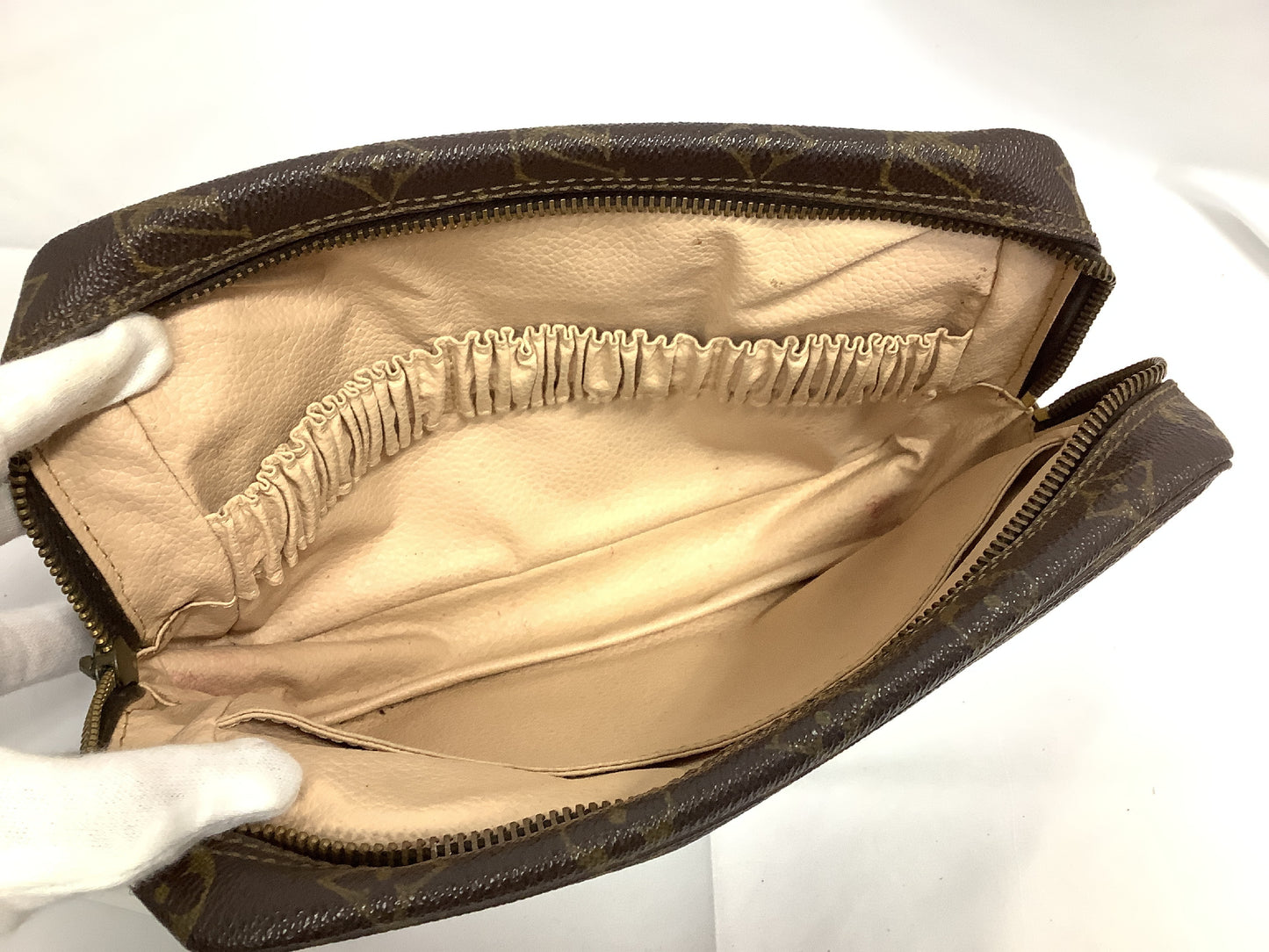 LOUIS VUITTON LOUIS VUITTON Vuitton Truss Toilette 23 Pouch