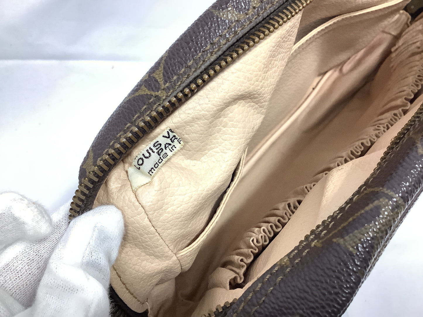 LOUIS VUITTON LOUIS VUITTON Vuitton Truss Toilette 23 Pouch