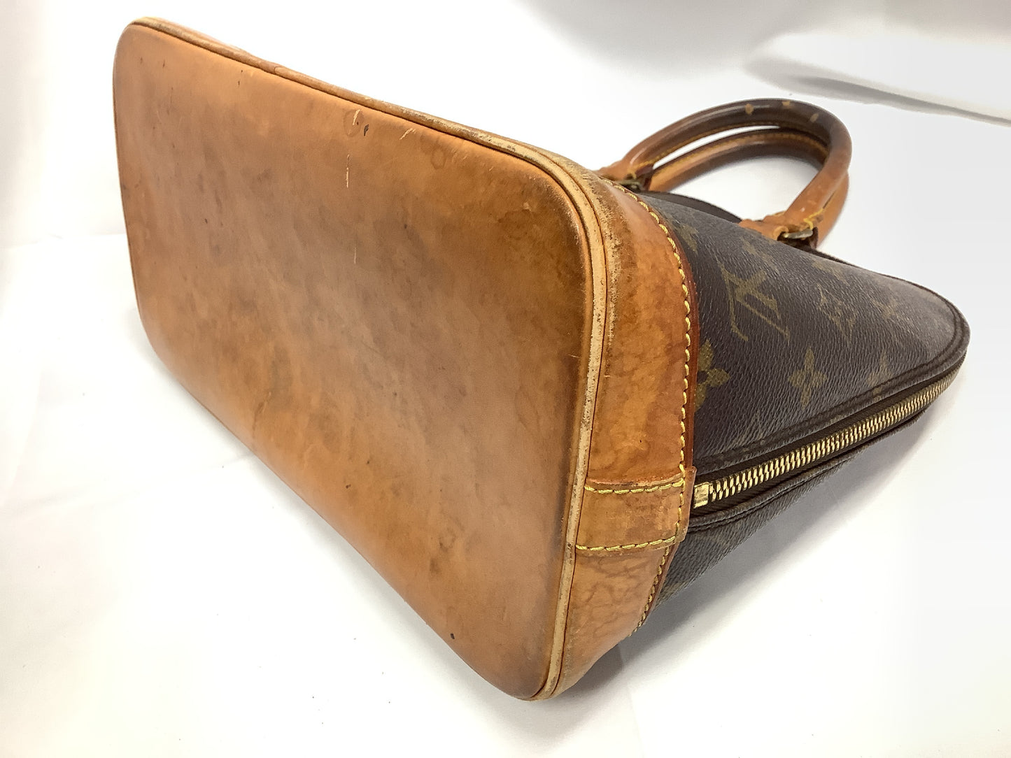 LOUIS VUITTON LOUIS VUITTON Vuitton Monogram Alma Handbag