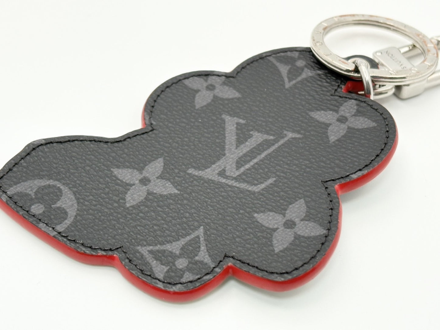 LOUIS VUITTON M00960 Keychain Sporty Car Vivienne Charm Keychain CX4262 Key Case/Keychain