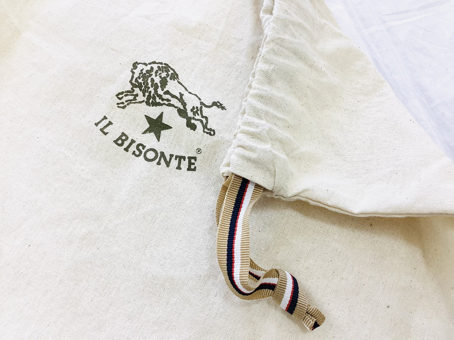 IL BISONTE GY113 Drawstring Shoulder Bag with Tassel Charm, Greige, Original Price: ¥26,800