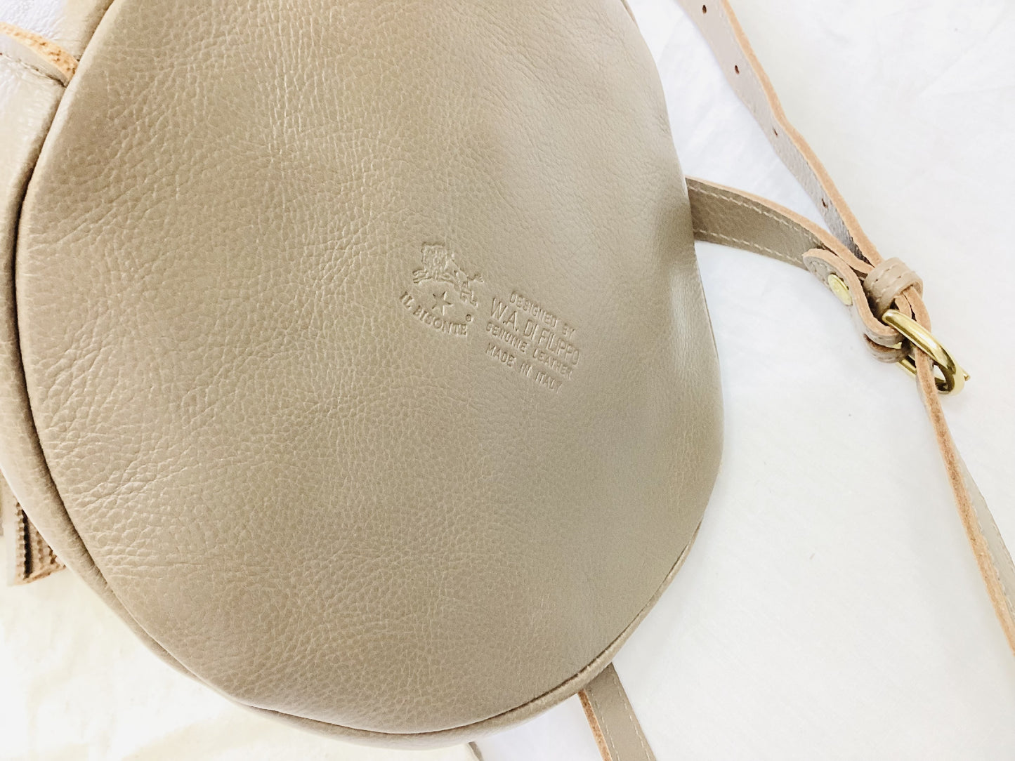 IL BISONTE GY113 Drawstring Shoulder Bag with Tassel Charm, Greige, Original Price: ¥26,800