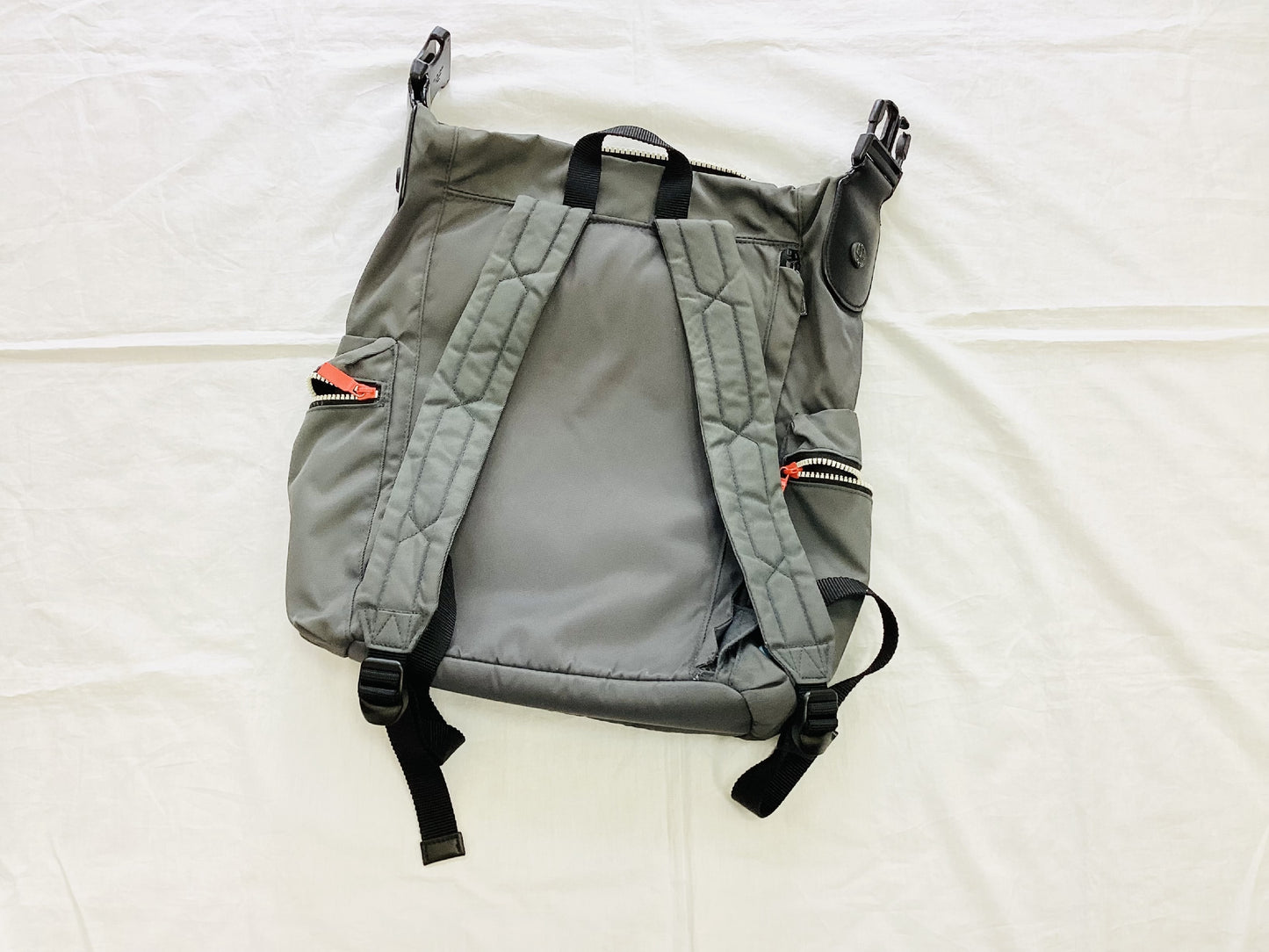 HUNTER Nylon Pioneer Medium Top Clip Backpack, Gray, Regular Price: ¥23,100