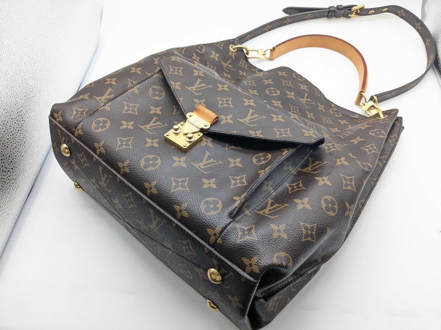 LOUIS VUITTON LOUIS VUITTON LV Monogram Metis Shoulder Bag with Strap