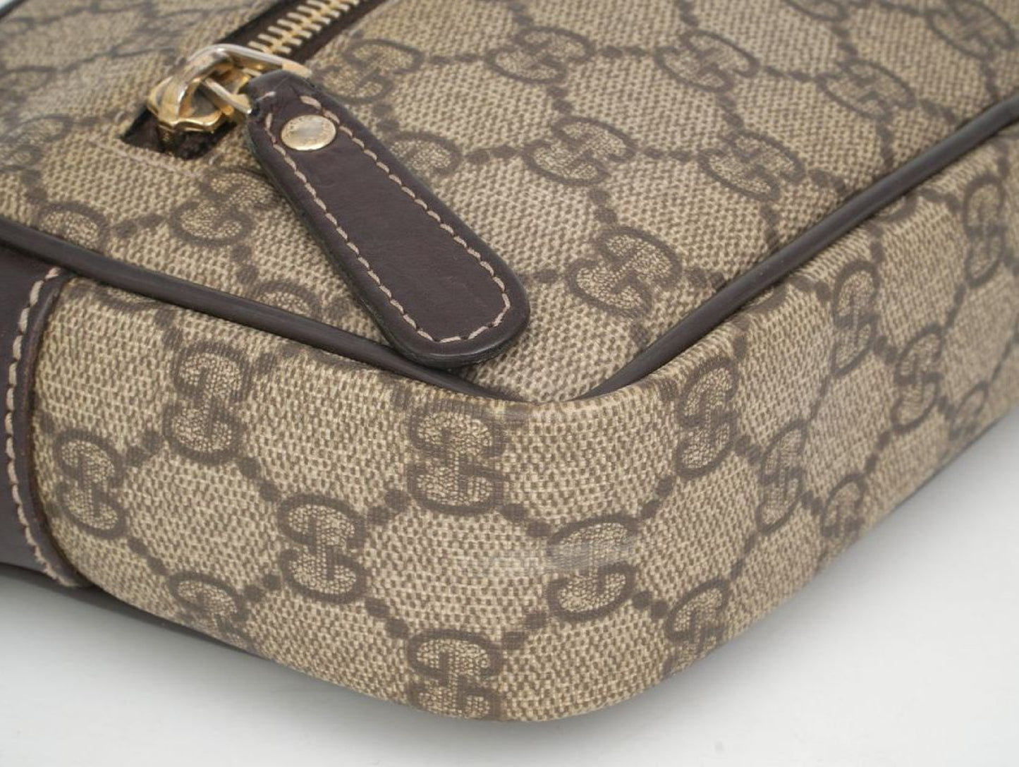 OMEGA GUCCI GG Supreme Gucci Shoulder Bag