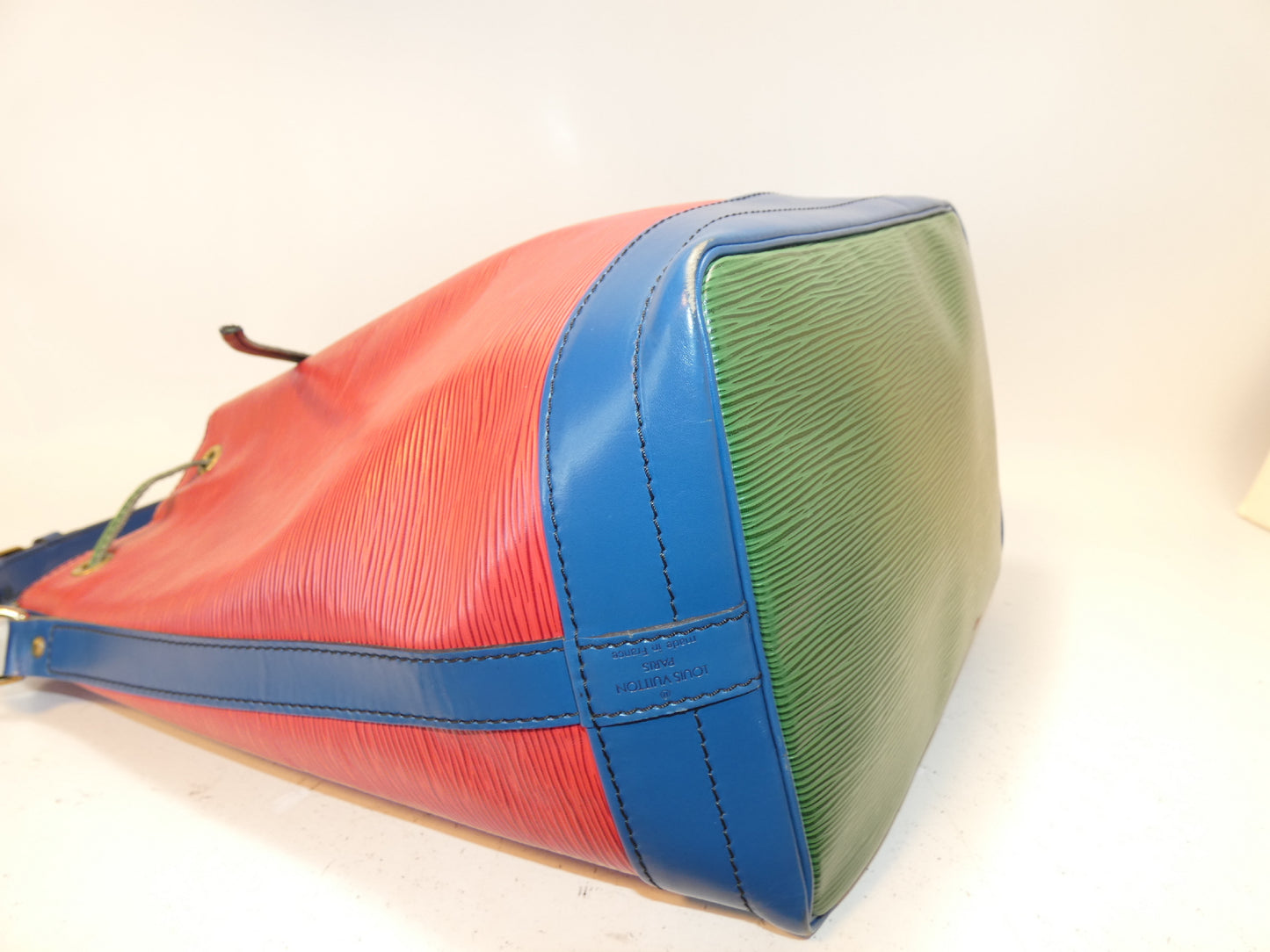 LOUIS VUITTON Epi Noe Tricolor Shoulder Bag