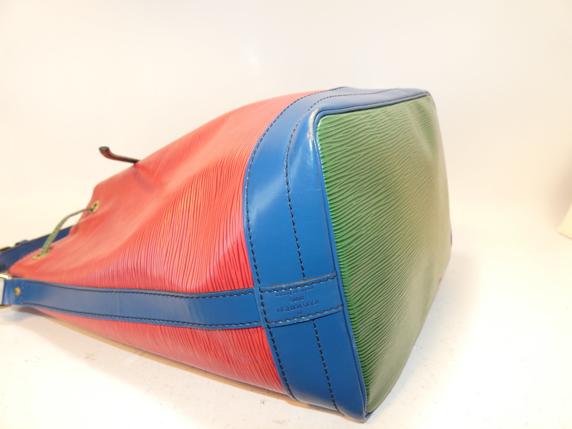 LOUIS VUITTON Epi Noe Tricolor Shoulder Bag