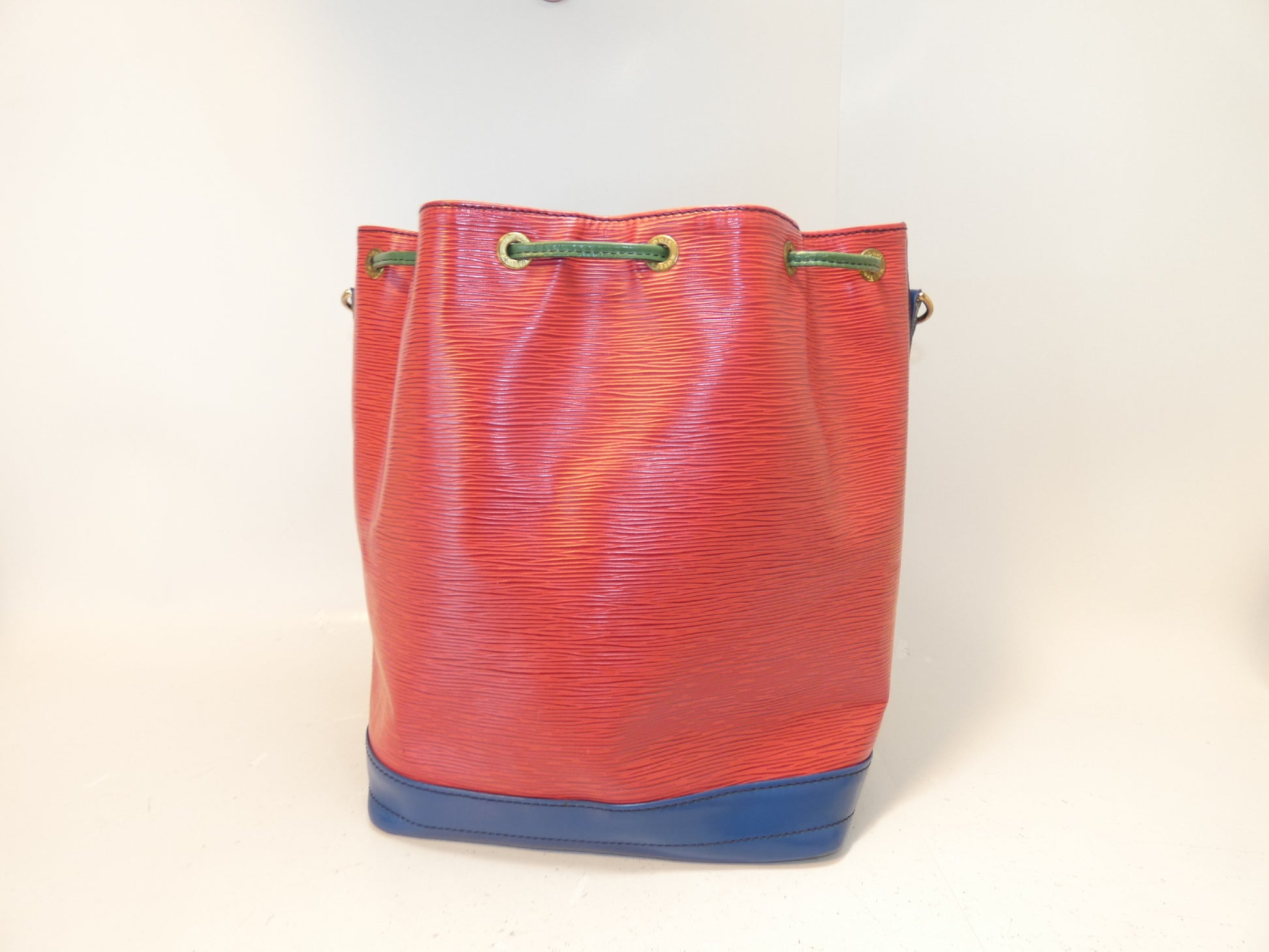 LOUIS VUITTON Epi Noe Tricolor Shoulder Bag