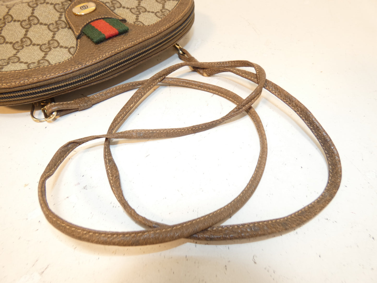 GUCCI GG Supreme Sherry Pochette Shoulder Bag