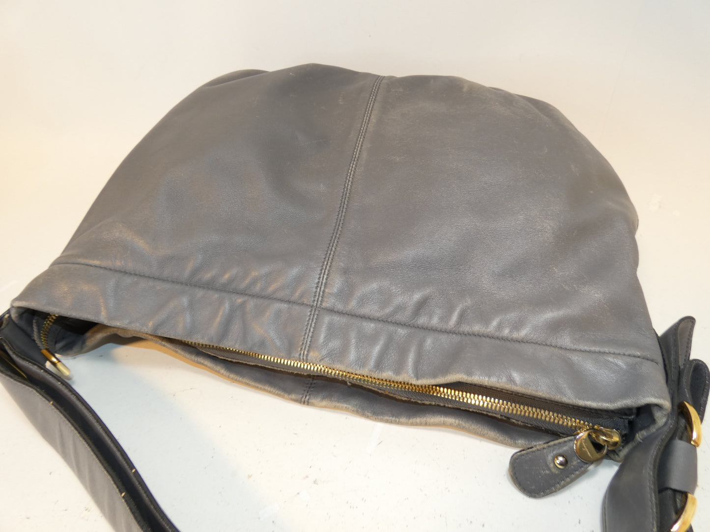 Salvatore Ferragamo Vara Leather Ribbon Gray One-Shoulder Shoulder Bag