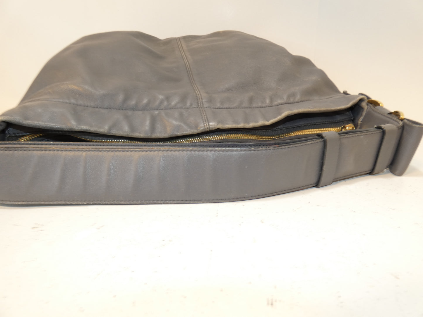 Salvatore Ferragamo Vara Leather Ribbon Gray One-Shoulder Shoulder Bag