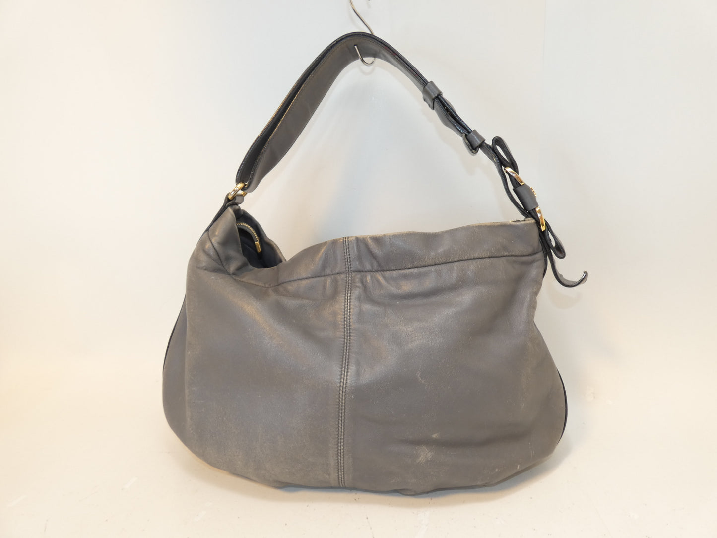 Salvatore Ferragamo Vara Leather Ribbon Gray One-Shoulder Shoulder Bag