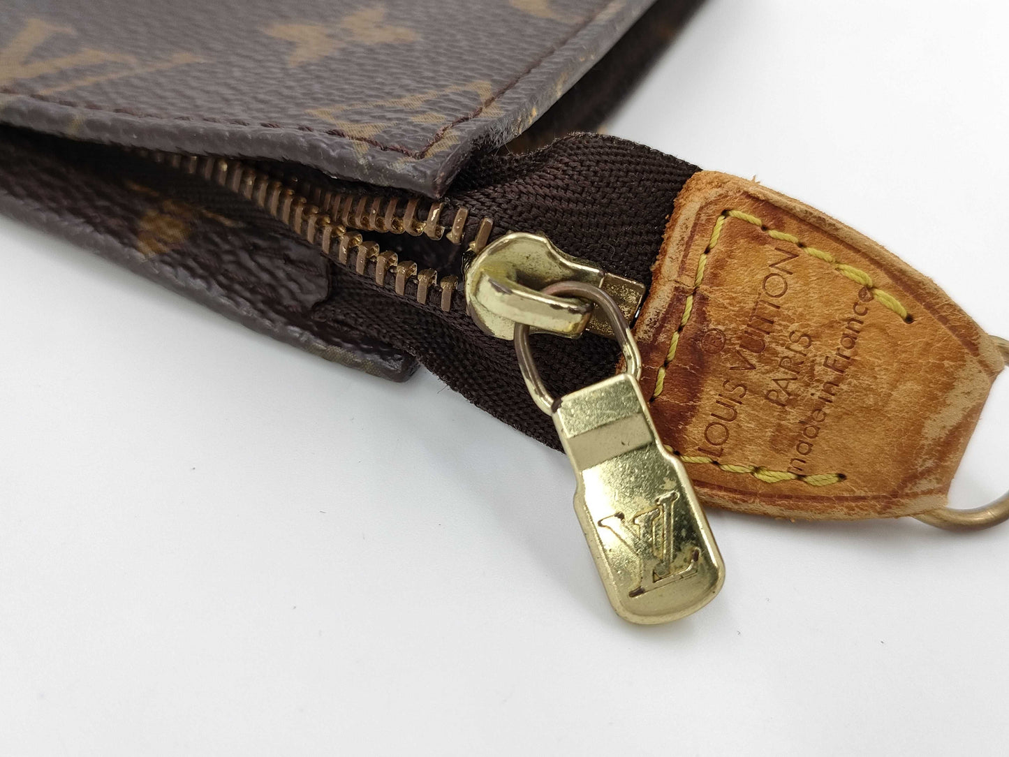 LOUIS VUITTON Monogram Bucket Pouch